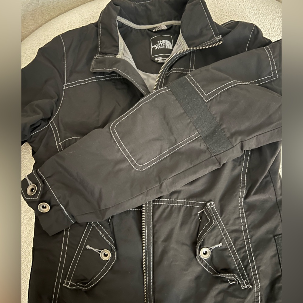 TNF Everyday Jacket - Picture 10 of 11